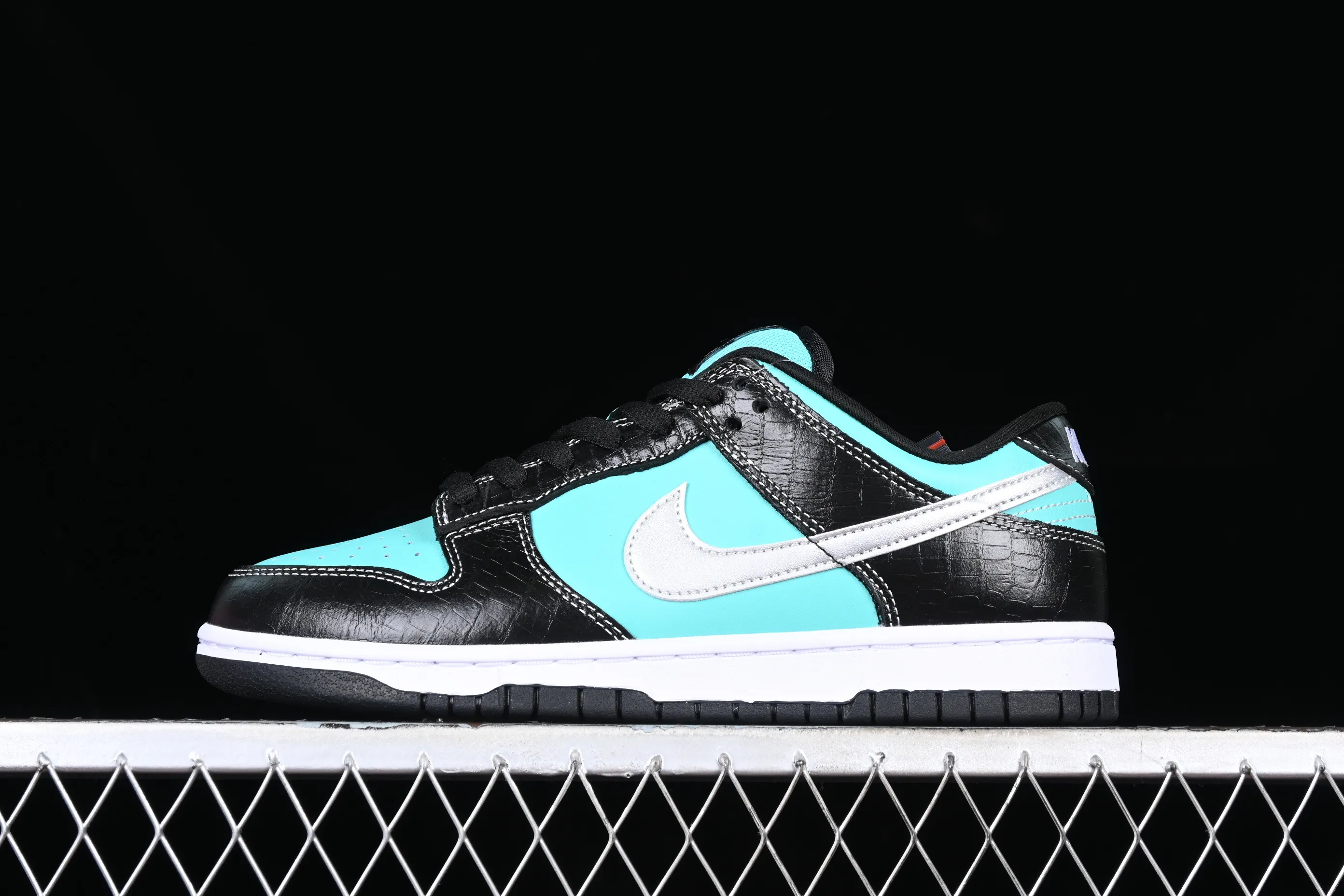 All categories Nk SB Dunk series Nk SB Dunk Low low-top sneakers Nk Dunk SB Diamond "Tiffany" diamond mint green low-top sports and leisure sneakers 304292-402